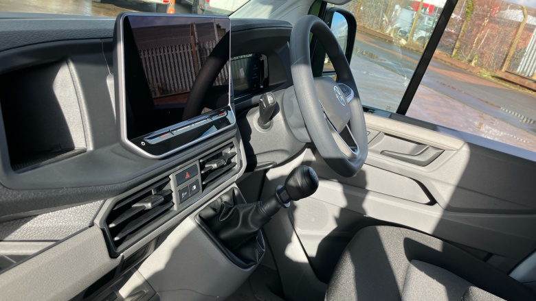 Volkswagen Crafter Cr35 Mwb Diesel Fwd 2.0 TDI 140PS Commerce Plus High Roof Van